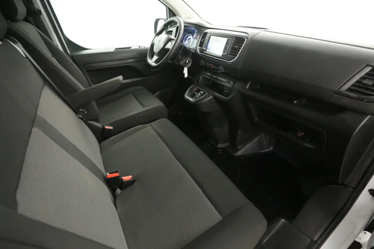 Elektrisch 75 kWh Long Range L2H1 | Snelladen | SOH 99% | Airco | Cruise | 3 Zits | Carplay | Parkeersens.
