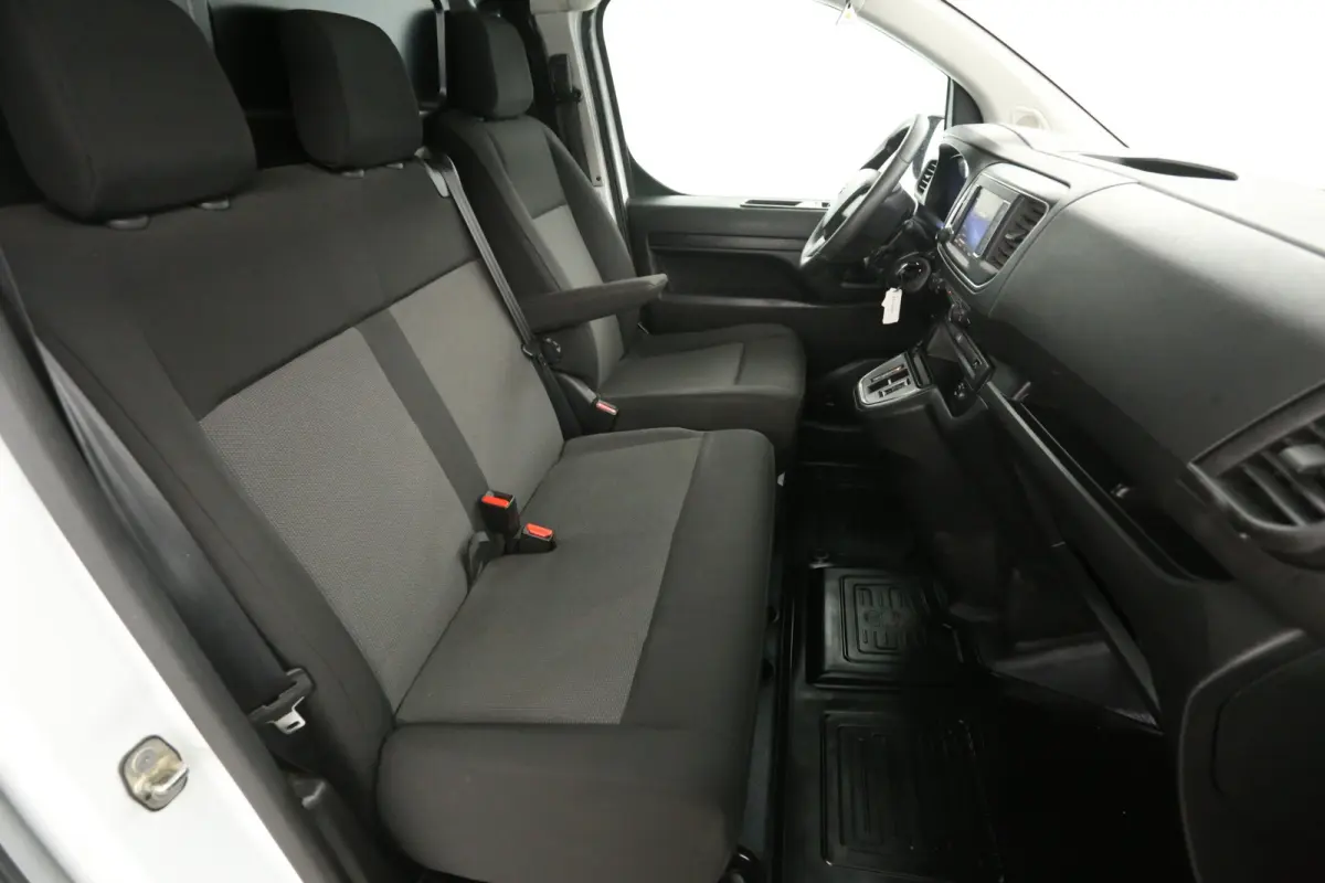 Elektrisch 75 kWh Long Range L2H1 | Snelladen | SOH 99% | Airco | Cruise | 3 Zits | Carplay | Parkeersens.