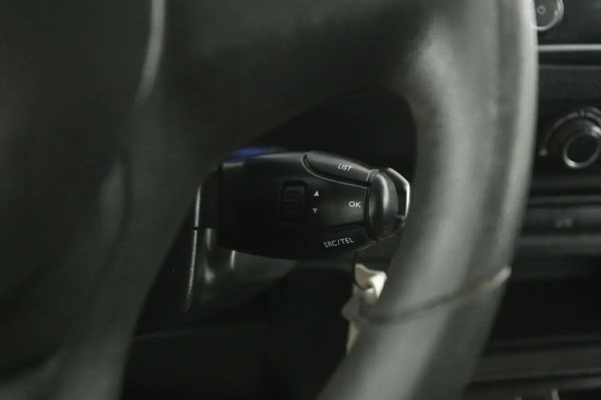 Elektrisch 75 kWh Long Range L2H1 | Snelladen | SOH 99% | Airco | Cruise | 3 Zits | Carplay | Parkeersens.