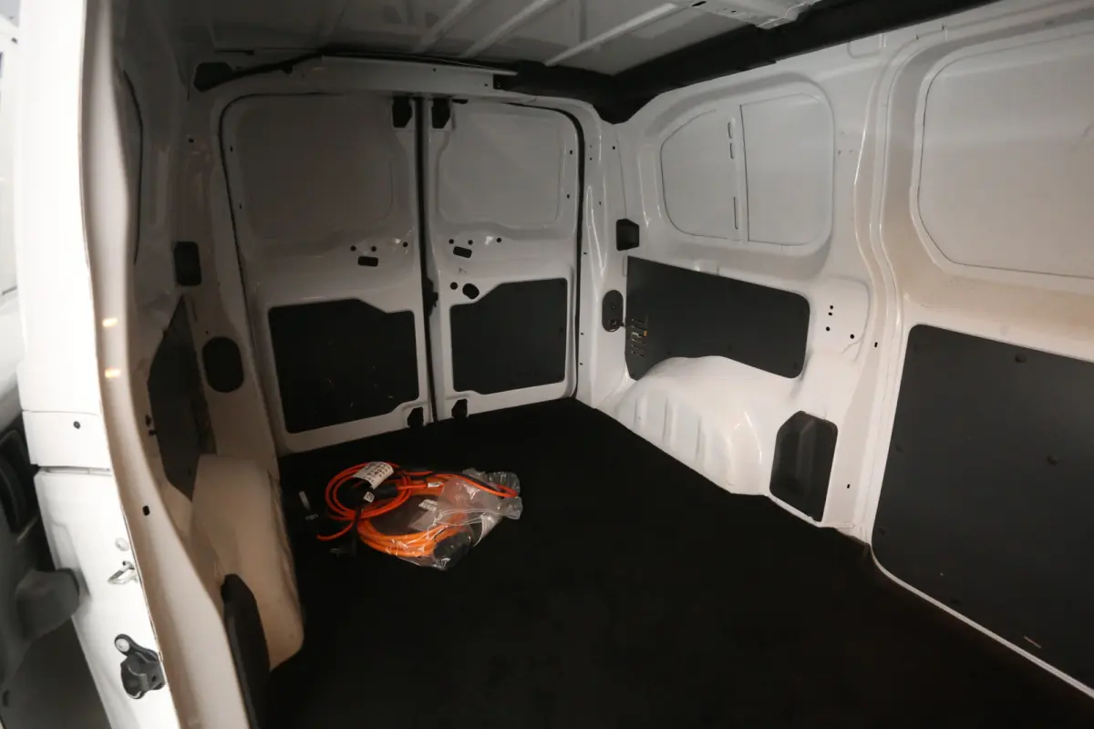 Elektrisch 75 kWh Long Range L2H1 | Snelladen | SOH 99% | Airco | Cruise | 3 Zits | Carplay | Parkeersens.