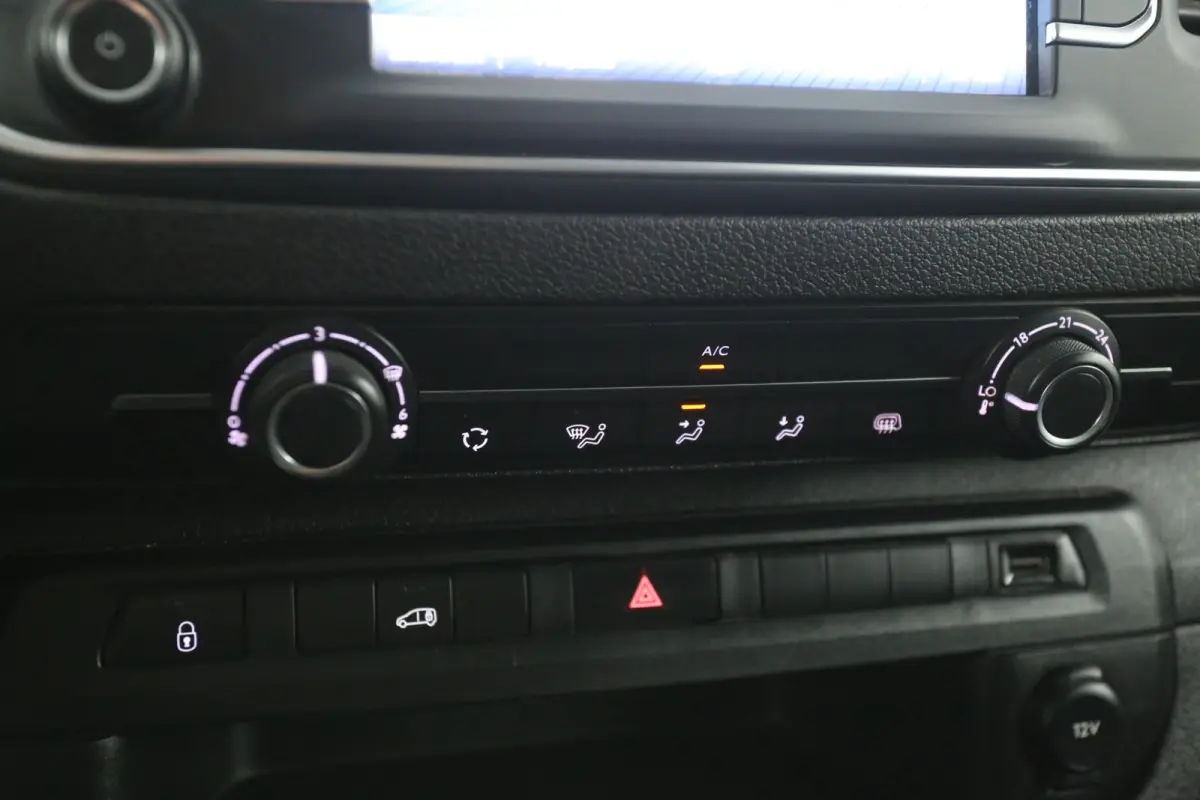 Elektrisch 75 kWh Long Range L2H1 | Snelladen | SOH 99% | Airco | Cruise | 3 Zits | Carplay | Parkeersens.