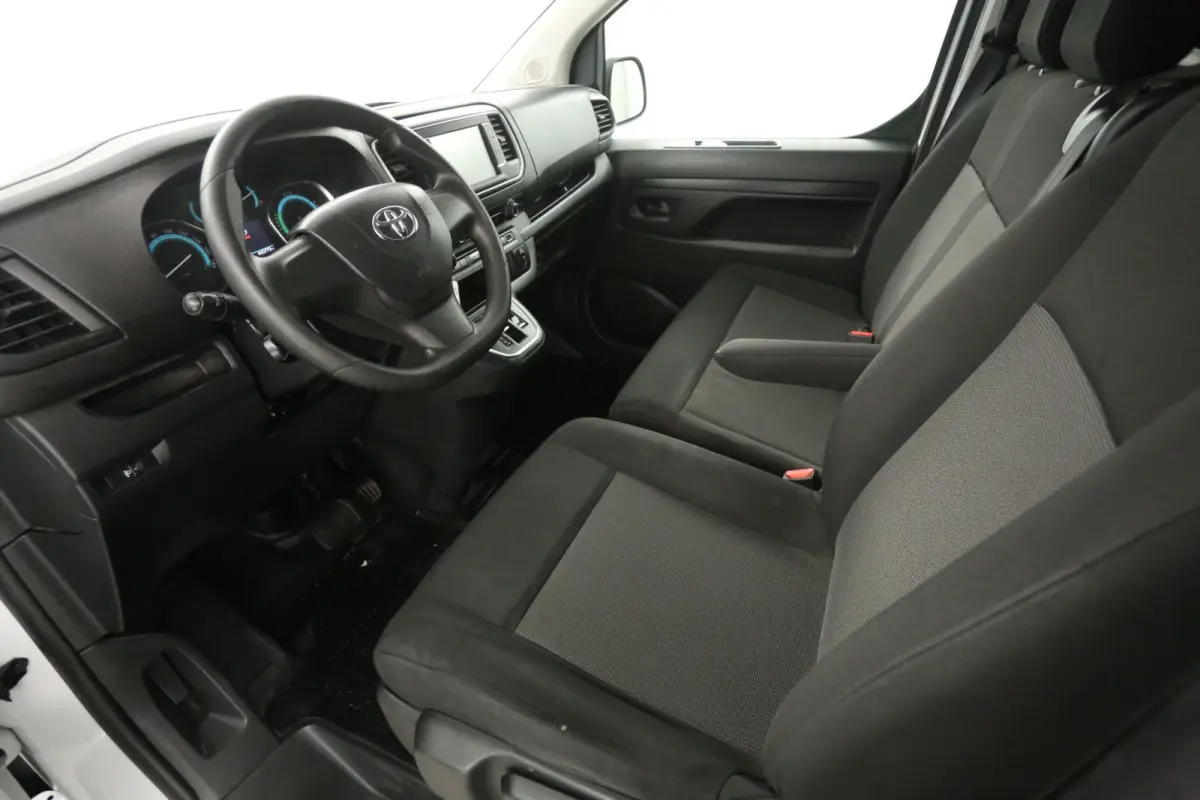 Elektrisch 75 kWh Long Range L2H1 | Snelladen | SOH 99% | Airco | Cruise | 3 Zits | Carplay | Parkeersens.