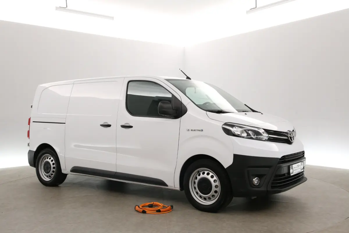 Elektrisch 75 kWh Long Range L2H1 | Snelladen | SOH 99% | Airco | Cruise | 3 Zits | Carplay | Parkeersens.