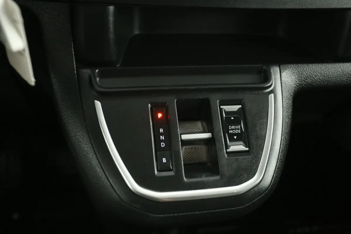 Elektrisch 75 kWh Long Range L2H1 | Snelladen | SOH 99% | Airco | Cruise | 3 Zits | Carplay | Parkeersens.