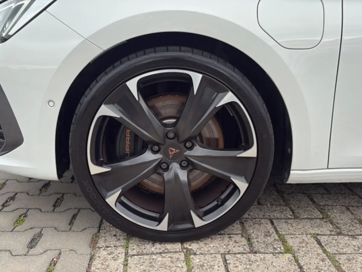 1.4 TSI e-HYBRID ACC/DCC/CAMERA/MATRIX/NAVI