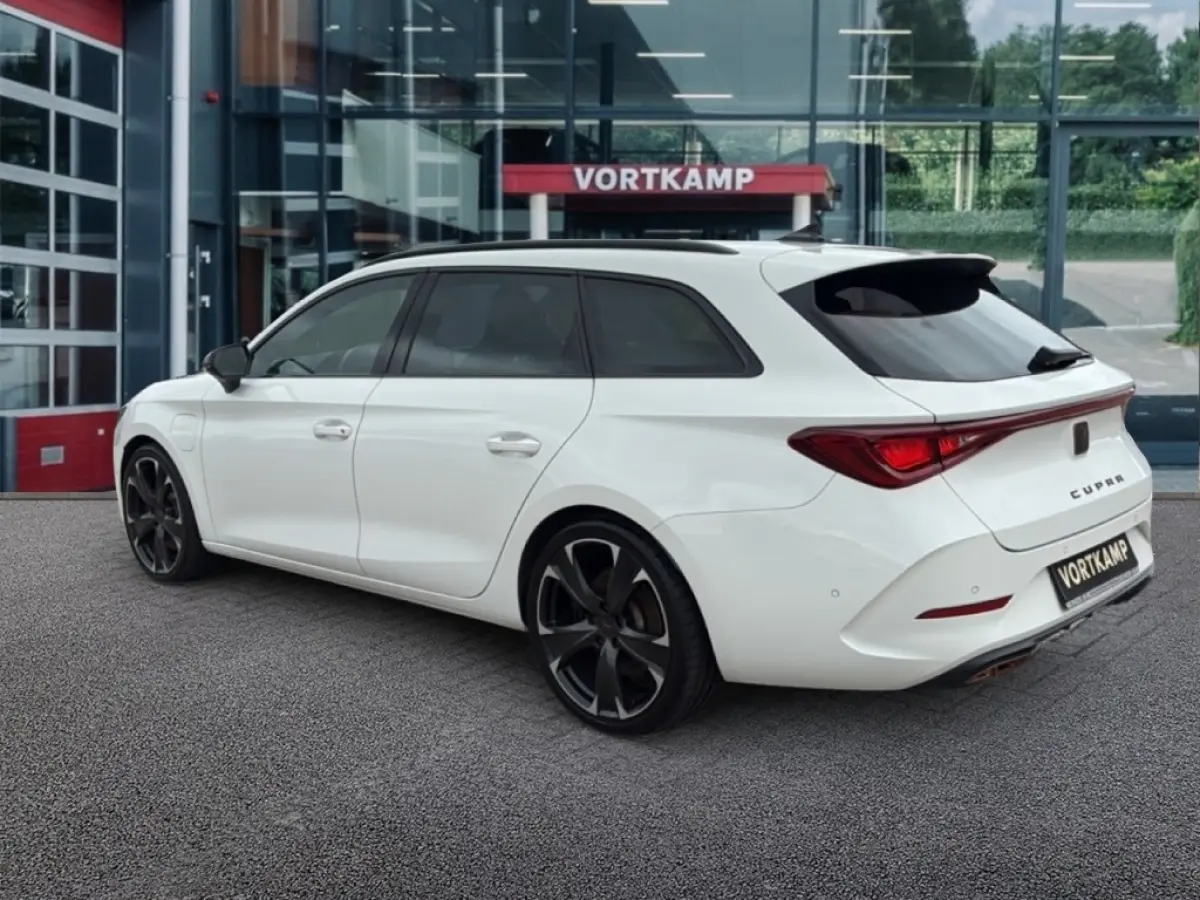 1.4 TSI e-HYBRID ACC/DCC/CAMERA/MATRIX/NAVI
