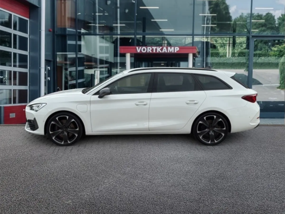 1.4 TSI e-HYBRID ACC/DCC/CAMERA/MATRIX/NAVI