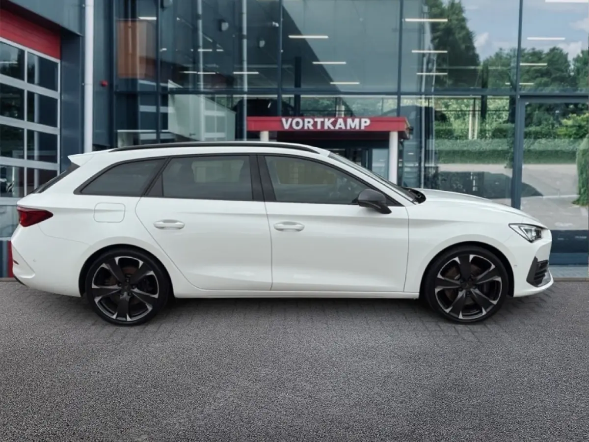 1.4 TSI e-HYBRID ACC/DCC/CAMERA/MATRIX/NAVI