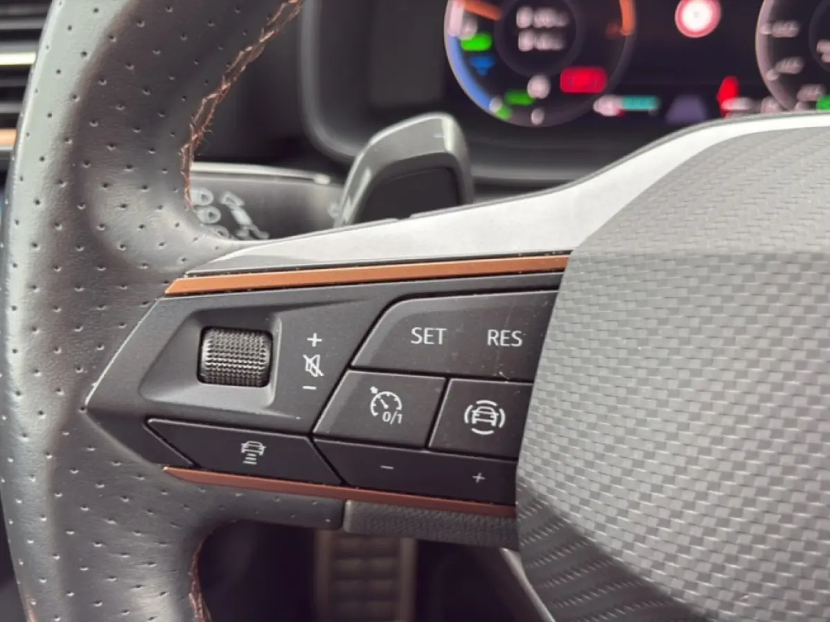 1.4 TSI e-HYBRID ACC/DCC/CAMERA/MATRIX/NAVI