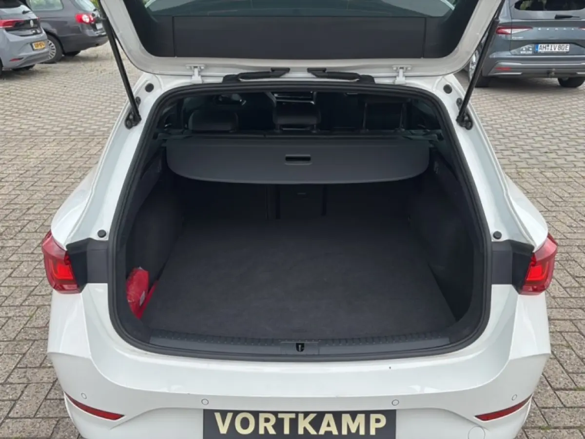 1.4 TSI e-HYBRID ACC/DCC/CAMERA/MATRIX/NAVI