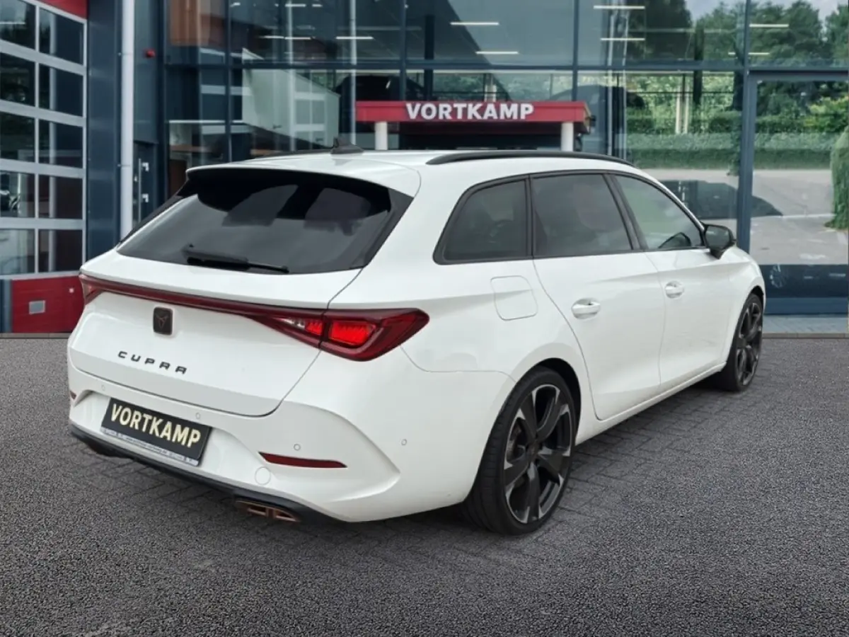 1.4 TSI e-HYBRID ACC/DCC/CAMERA/MATRIX/NAVI