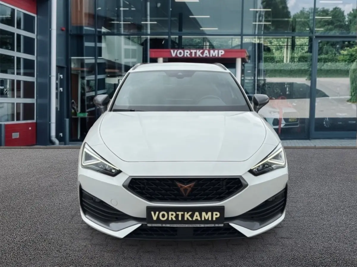1.4 TSI e-HYBRID ACC/DCC/CAMERA/MATRIX/NAVI