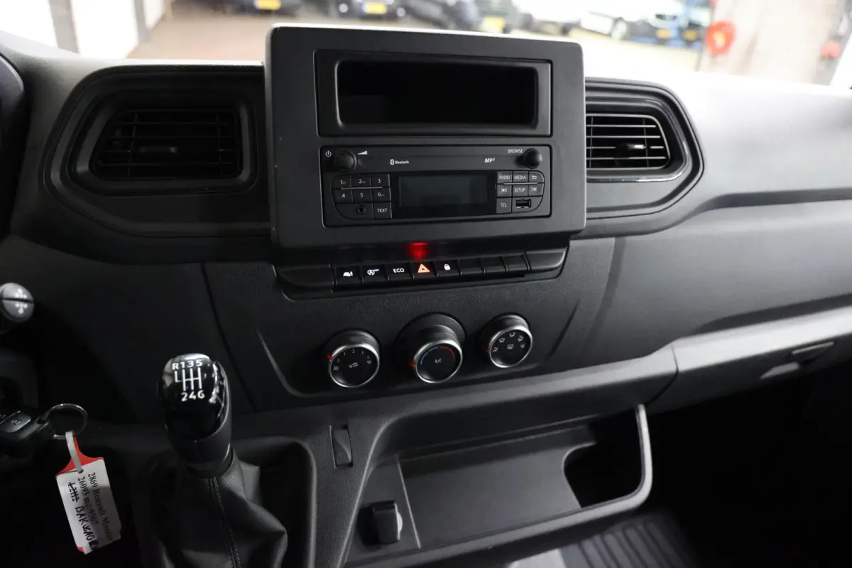 2.3 dCi 145 BAKWAGEN MEUBELBAK