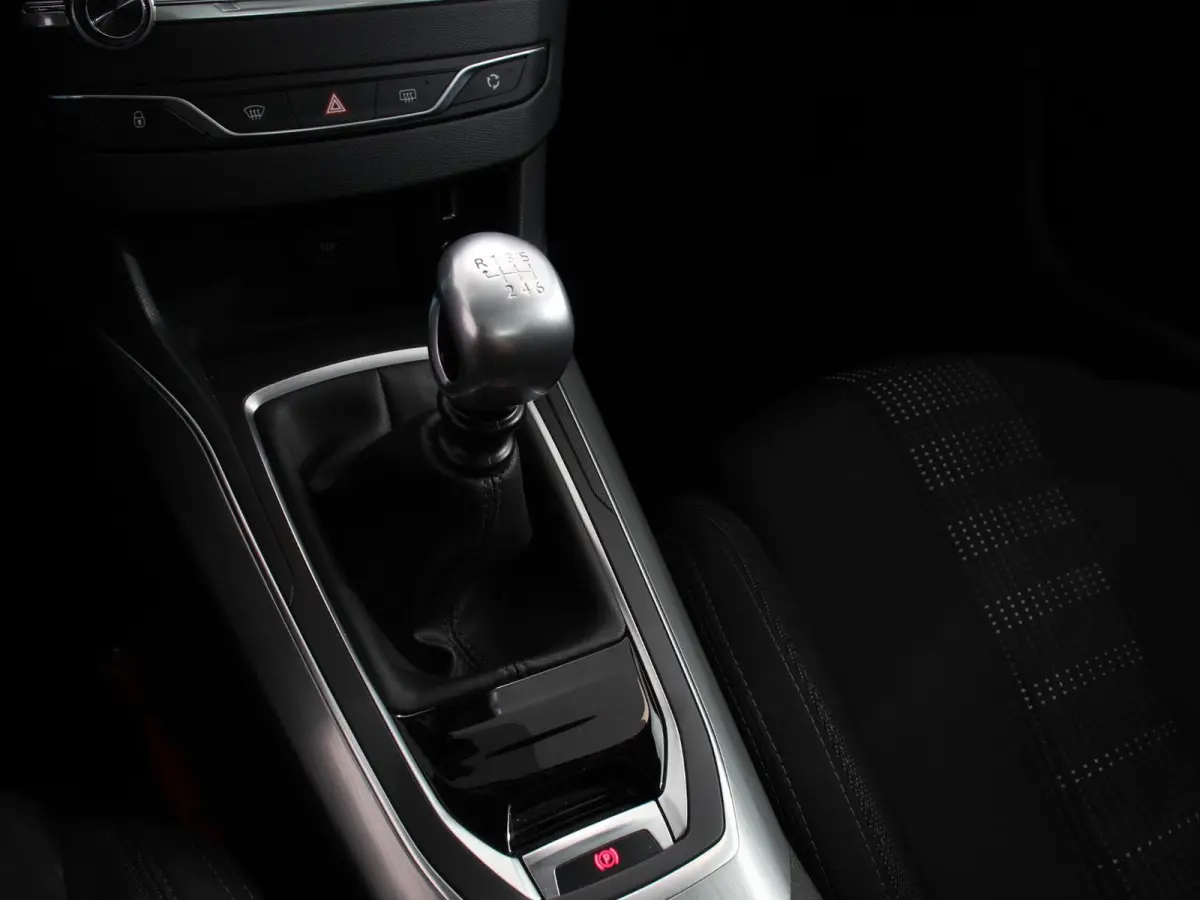 1.2 PureTech Blue Lease Premium Lees opmerkingen! Handel/Export ! Panorama dak Trekhaak Camera  Navigatie Climate Control Cruise Control Lichtmetalen Velgen