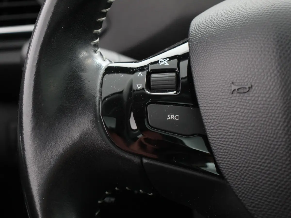 1.2 PureTech Blue Lease Premium Lees opmerkingen! Handel/Export ! Panorama dak Trekhaak Camera  Navigatie Climate Control Cruise Control Lichtmetalen Velgen