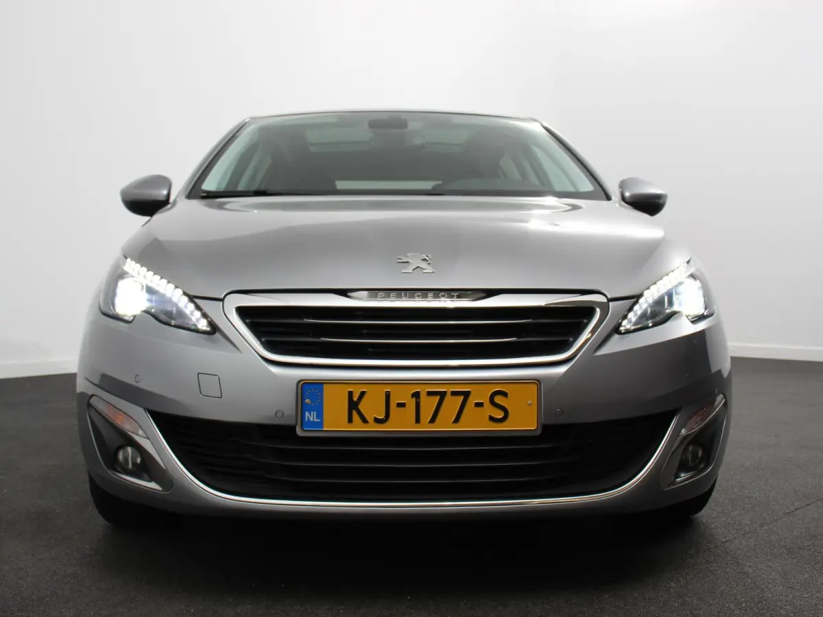 1.2 PureTech Blue Lease Premium Lees opmerkingen! Handel/Export ! Panorama dak Trekhaak Camera  Navigatie Climate Control Cruise Control Lichtmetalen Velgen