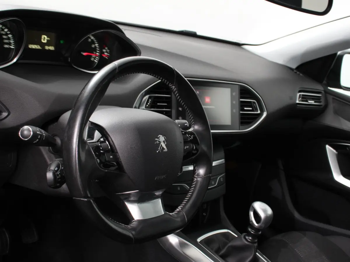 1.2 PureTech Blue Lease Premium Lees opmerkingen! Handel/Export ! Panorama dak Trekhaak Camera  Navigatie Climate Control Cruise Control Lichtmetalen Velgen