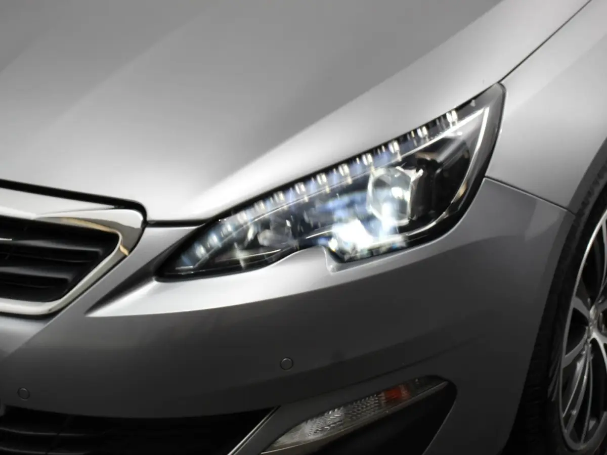 1.2 PureTech Blue Lease Premium Lees opmerkingen! Handel/Export ! Panorama dak Trekhaak Camera  Navigatie Climate Control Cruise Control Lichtmetalen Velgen