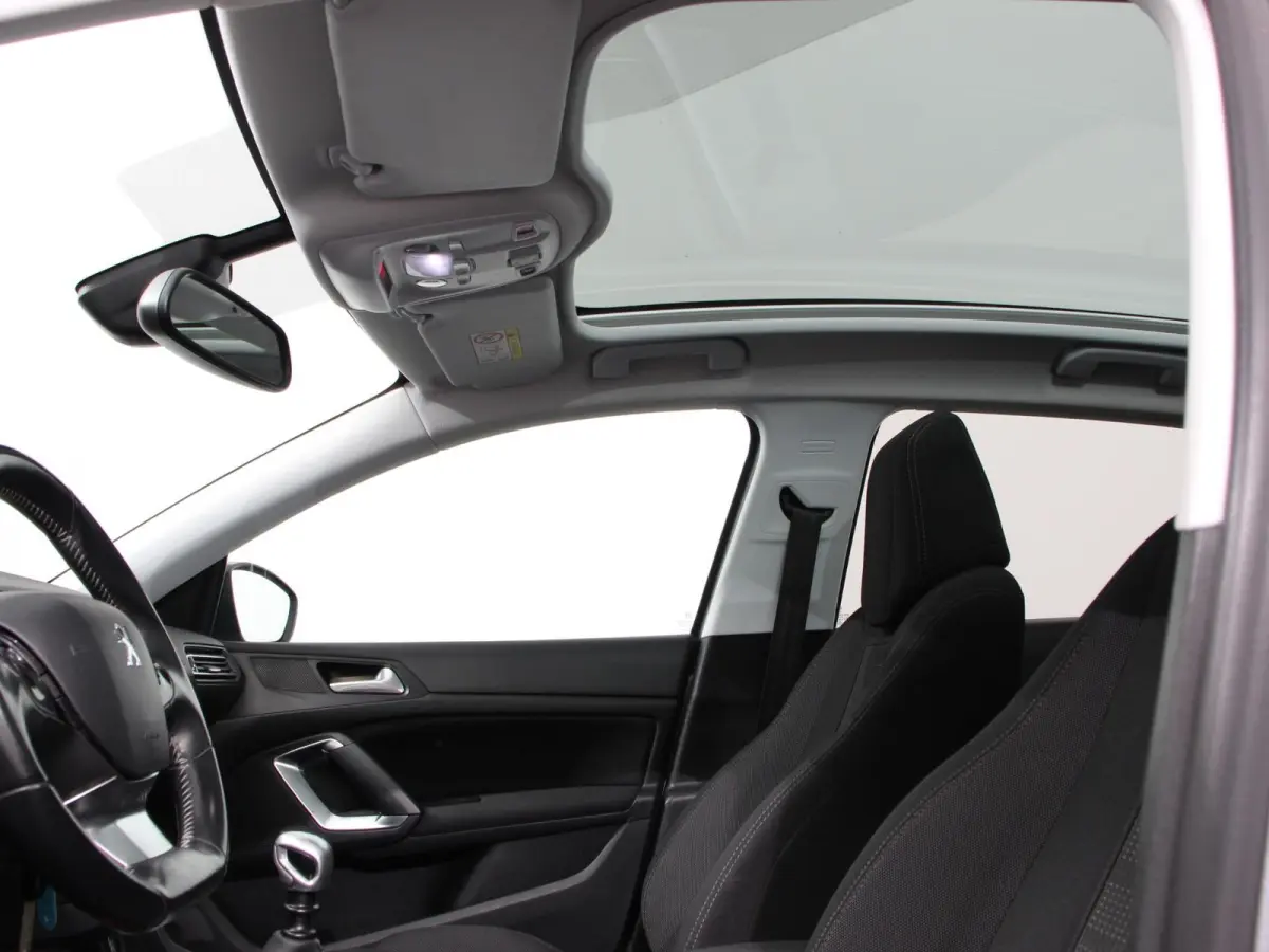1.2 PureTech Blue Lease Premium Lees opmerkingen! Handel/Export ! Panorama dak Trekhaak Camera  Navigatie Climate Control Cruise Control Lichtmetalen Velgen