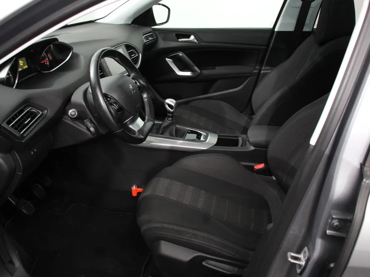 1.2 PureTech Blue Lease Premium Lees opmerkingen! Handel/Export ! Panorama dak Trekhaak Camera  Navigatie Climate Control Cruise Control Lichtmetalen Velgen