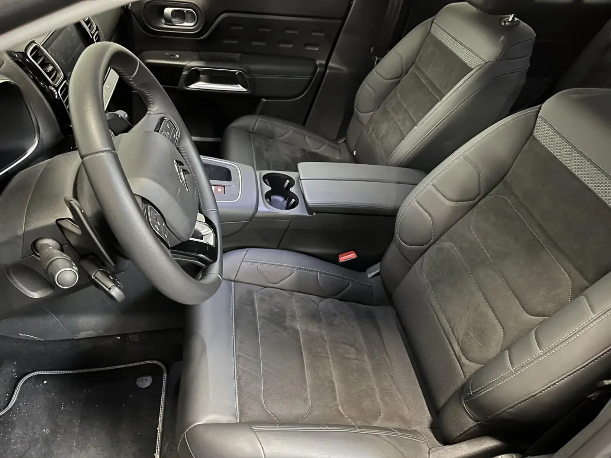 1.2 130PK Automaat Feel Climate Control Apple Carplay/Android Auto Navigatie Cruise Control Full LED 18" LM Velgen Privacy Glass PDC VA + Camera Keyless
