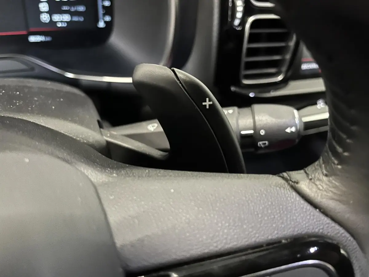 1.2 130PK Automaat Feel Climate Control Apple Carplay/Android Auto Navigatie Cruise Control Full LED 18" LM Velgen Privacy Glass PDC VA + Camera Keyless