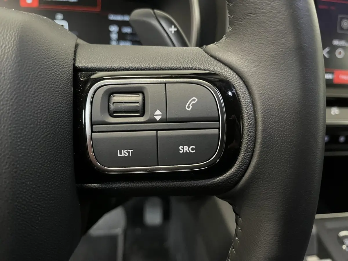 1.2 130PK Automaat Feel Climate Control Apple Carplay/Android Auto Navigatie Cruise Control Full LED 18" LM Velgen Privacy Glass PDC VA + Camera Keyless