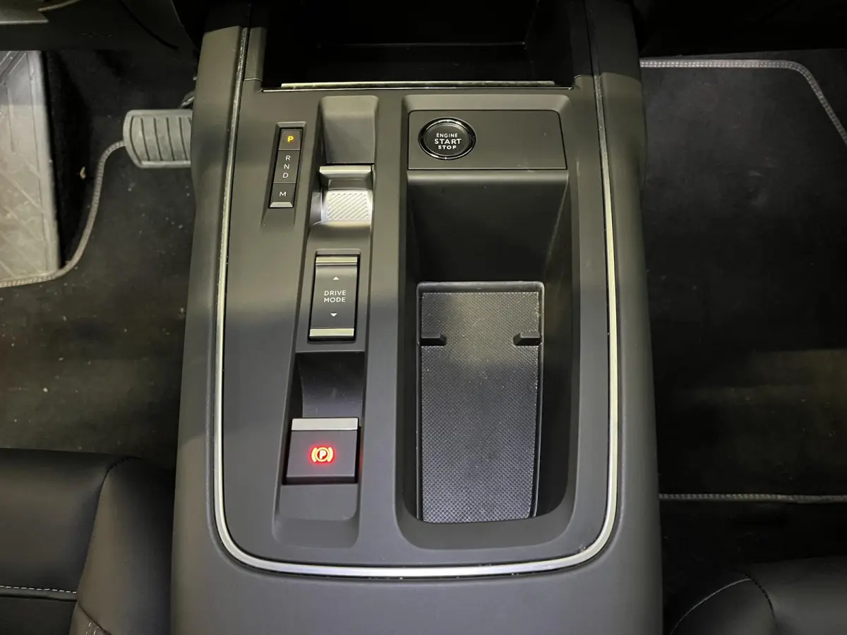1.2 130PK Automaat Feel Climate Control Apple Carplay/Android Auto Navigatie Cruise Control Full LED 18" LM Velgen Privacy Glass PDC VA + Camera Keyless
