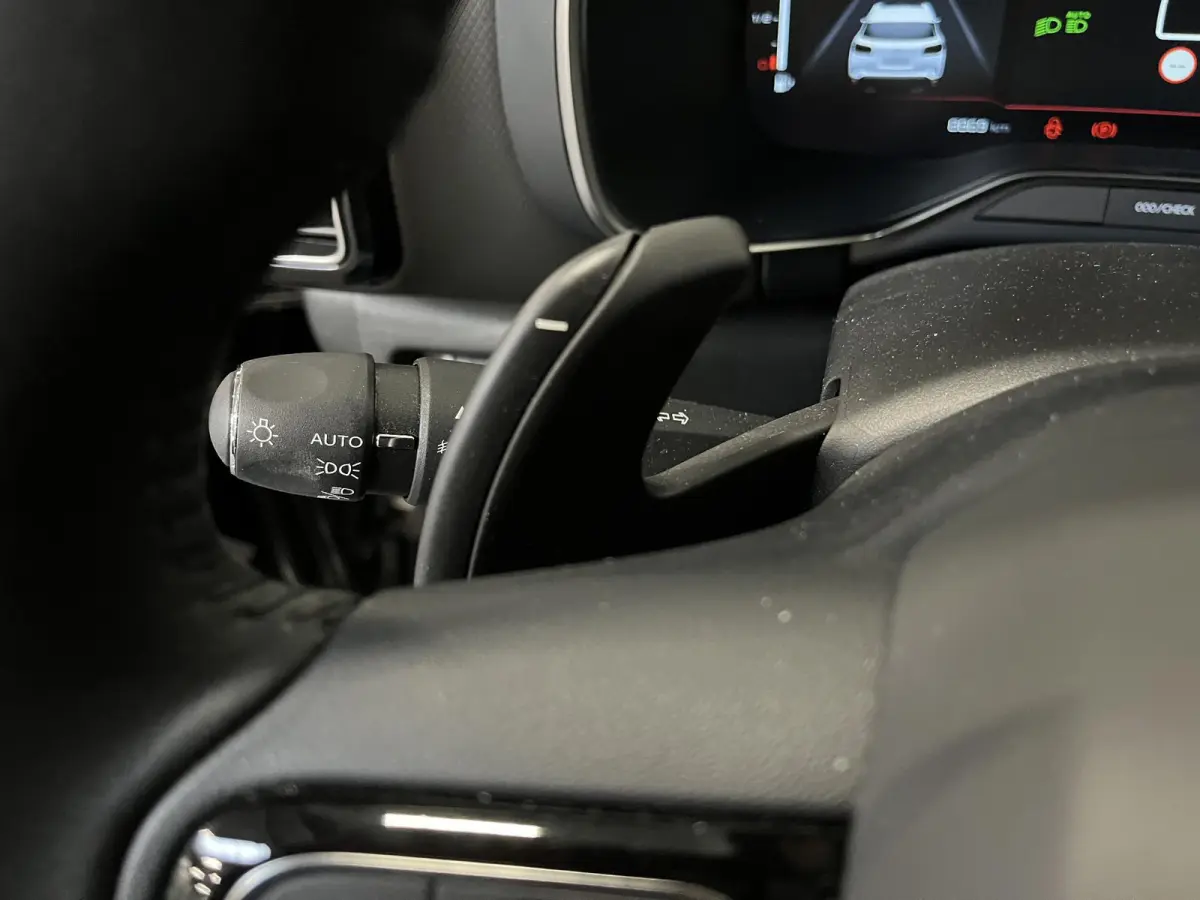 1.2 130PK Automaat Feel Climate Control Apple Carplay/Android Auto Navigatie Cruise Control Full LED 18" LM Velgen Privacy Glass PDC VA + Camera Keyless