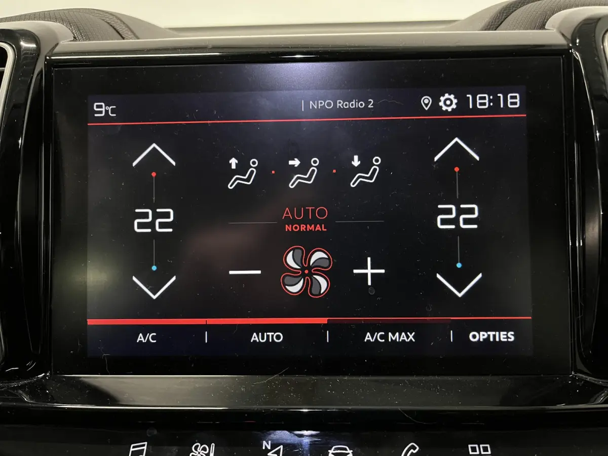 1.2 130PK Automaat Feel Climate Control Apple Carplay/Android Auto Navigatie Cruise Control Full LED 18" LM Velgen Privacy Glass PDC VA + Camera Keyless