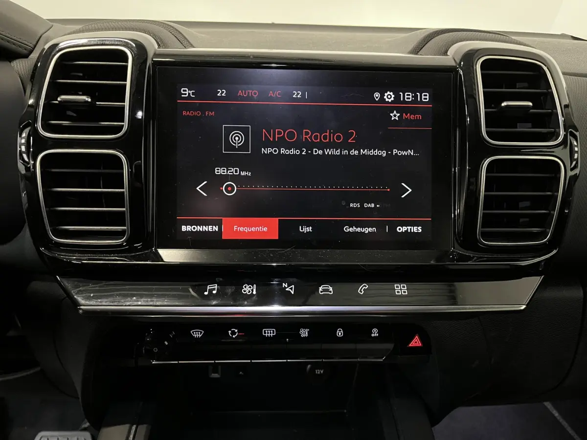 1.2 130PK Automaat Feel Climate Control Apple Carplay/Android Auto Navigatie Cruise Control Full LED 18" LM Velgen Privacy Glass PDC VA + Camera Keyless