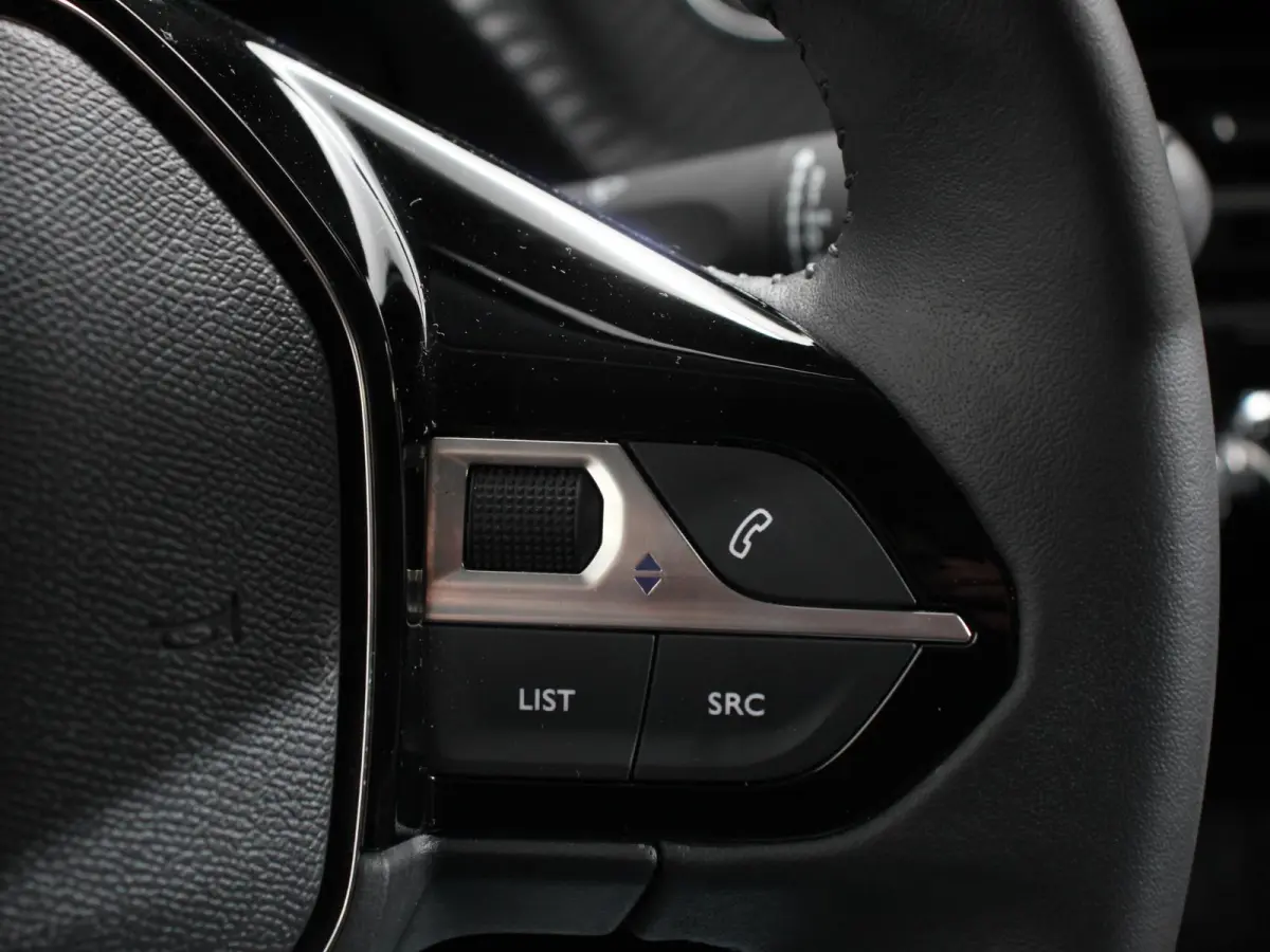 EV Active Pack 50 kWh Climate Control Cruise control Half lederen bekleding Led verlichting Lichtmetalen velgen Navigatie Apple Carplay/Android Auto Parkeersensoren Stoelverwarming