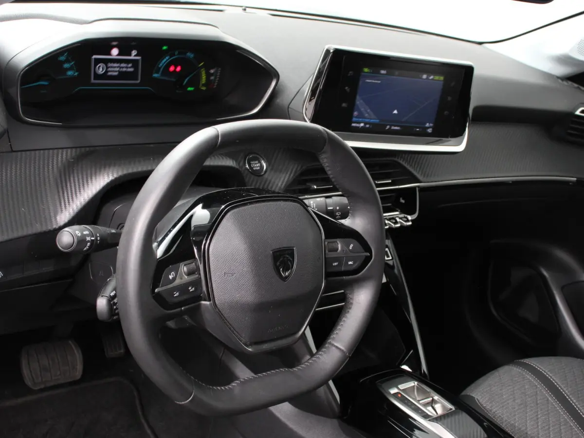 EV Active Pack 50 kWh Climate Control Cruise control Half lederen bekleding Led verlichting Lichtmetalen velgen Navigatie Apple Carplay/Android Auto Parkeersensoren Stoelverwarming
