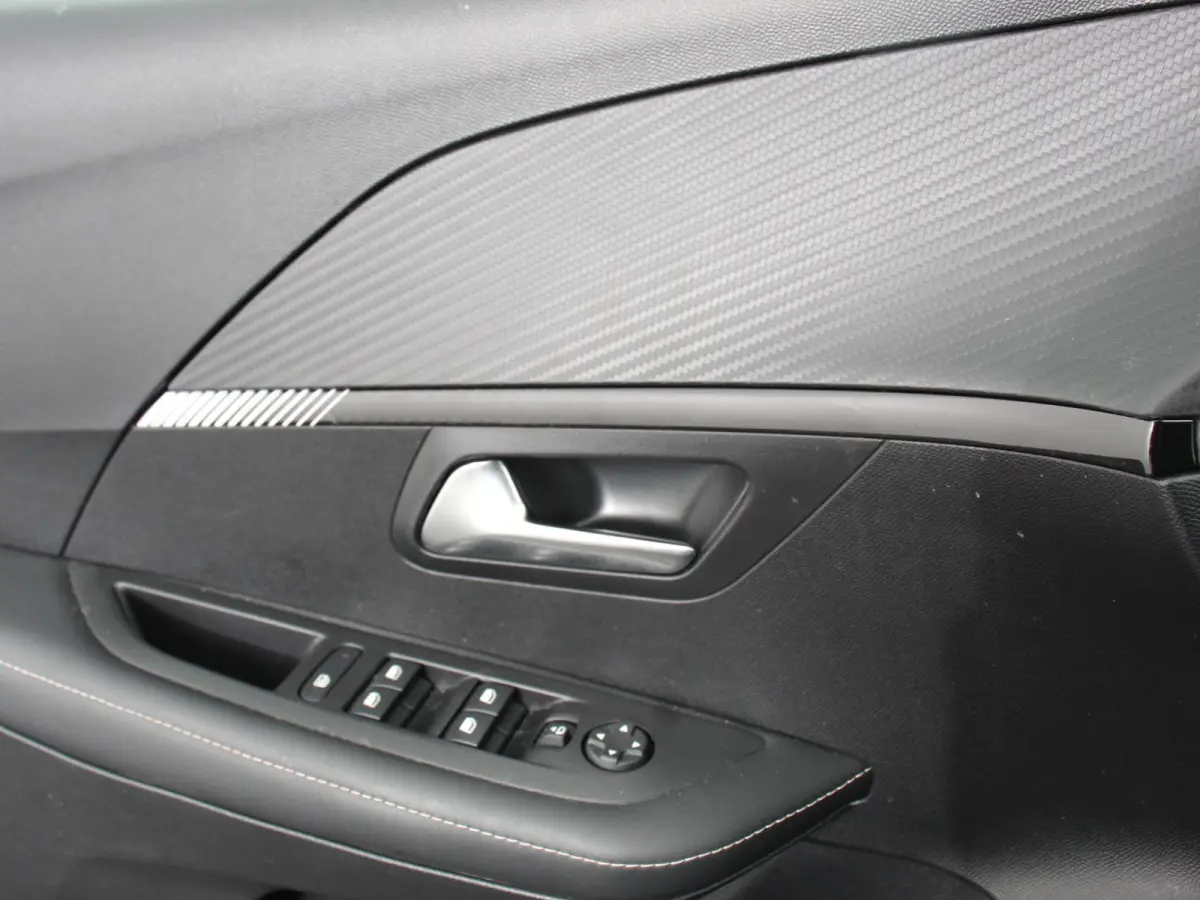 EV Active Pack 50 kWh Climate Control Cruise control Half lederen bekleding Led verlichting Lichtmetalen velgen Navigatie Apple Carplay/Android Auto Parkeersensoren Stoelverwarming
