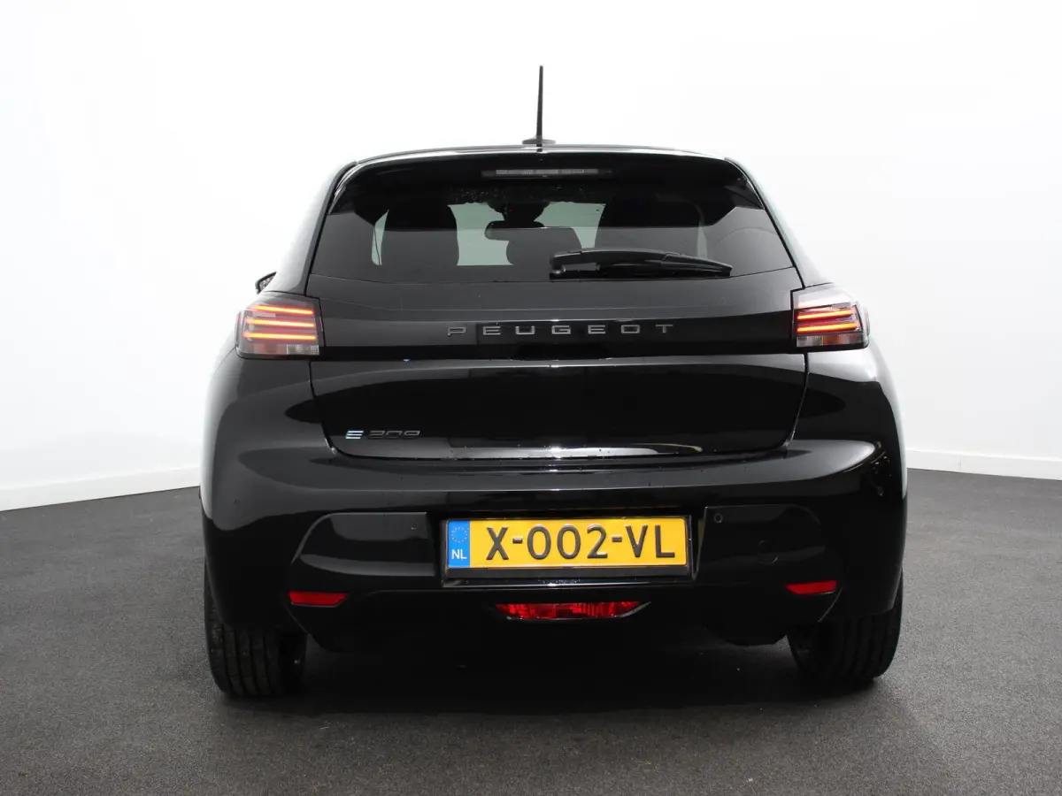 EV Active Pack 50 kWh Climate Control Cruise control Half lederen bekleding Led verlichting Lichtmetalen velgen Navigatie Apple Carplay/Android Auto Parkeersensoren Stoelverwarming
