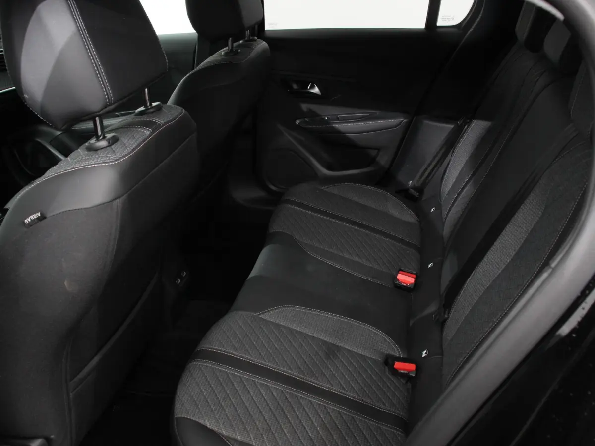 EV Active Pack 50 kWh Climate Control Cruise control Half lederen bekleding Led verlichting Lichtmetalen velgen Navigatie Apple Carplay/Android Auto Parkeersensoren Stoelverwarming