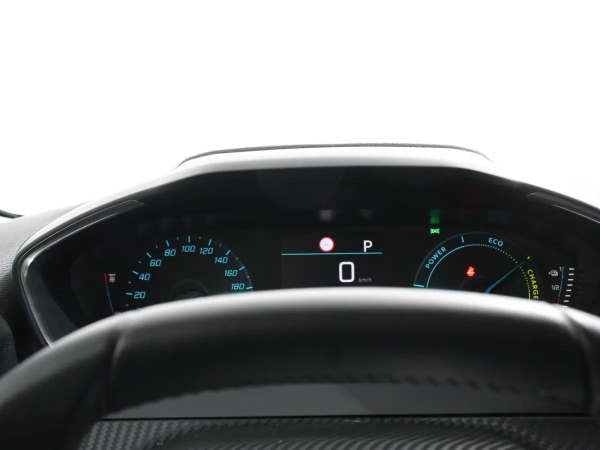 EV Active Pack 50 kWh Climate Control Cruise control Half lederen bekleding Led verlichting Lichtmetalen velgen Navigatie Apple Carplay/Android Auto Parkeersensoren Stoelverwarming