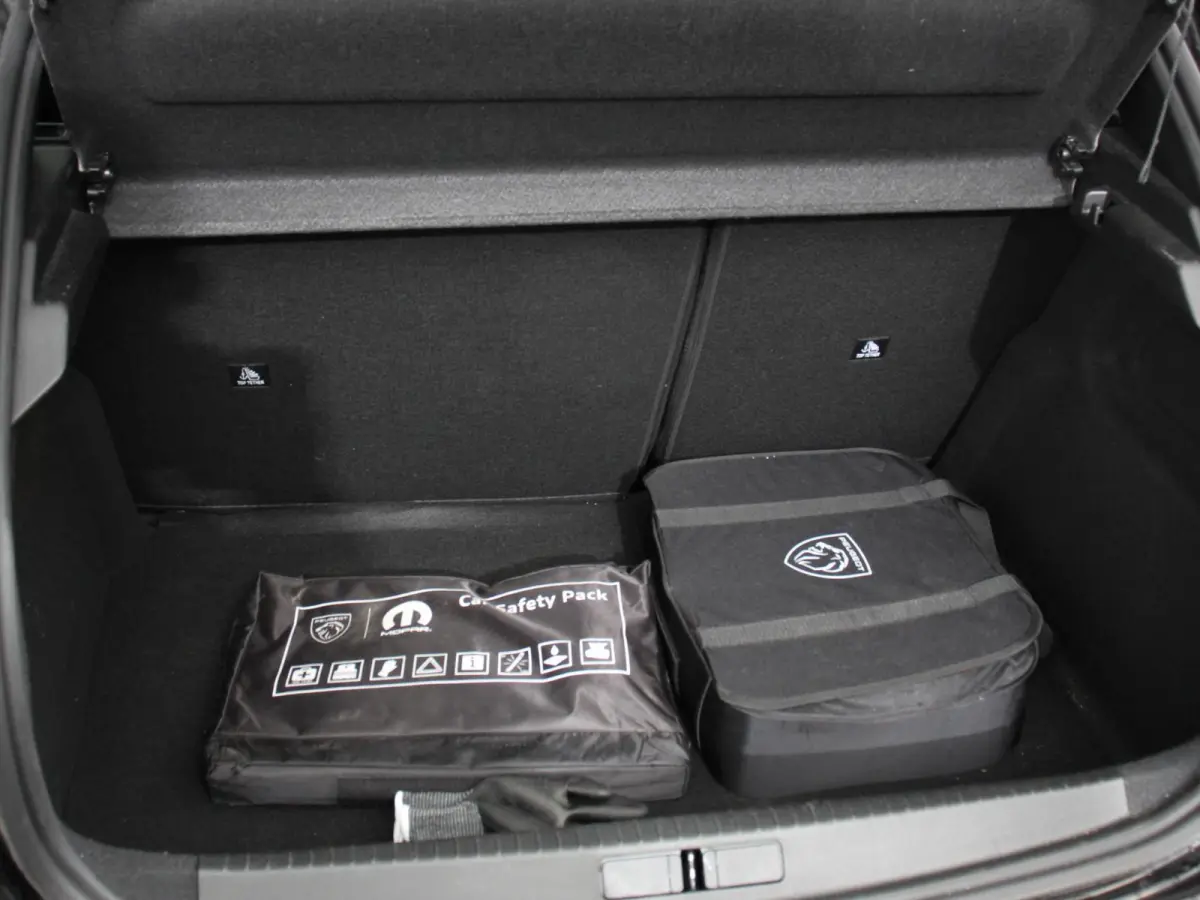 EV Active Pack 50 kWh Climate Control Cruise control Half lederen bekleding Led verlichting Lichtmetalen velgen Navigatie Apple Carplay/Android Auto Parkeersensoren Stoelverwarming
