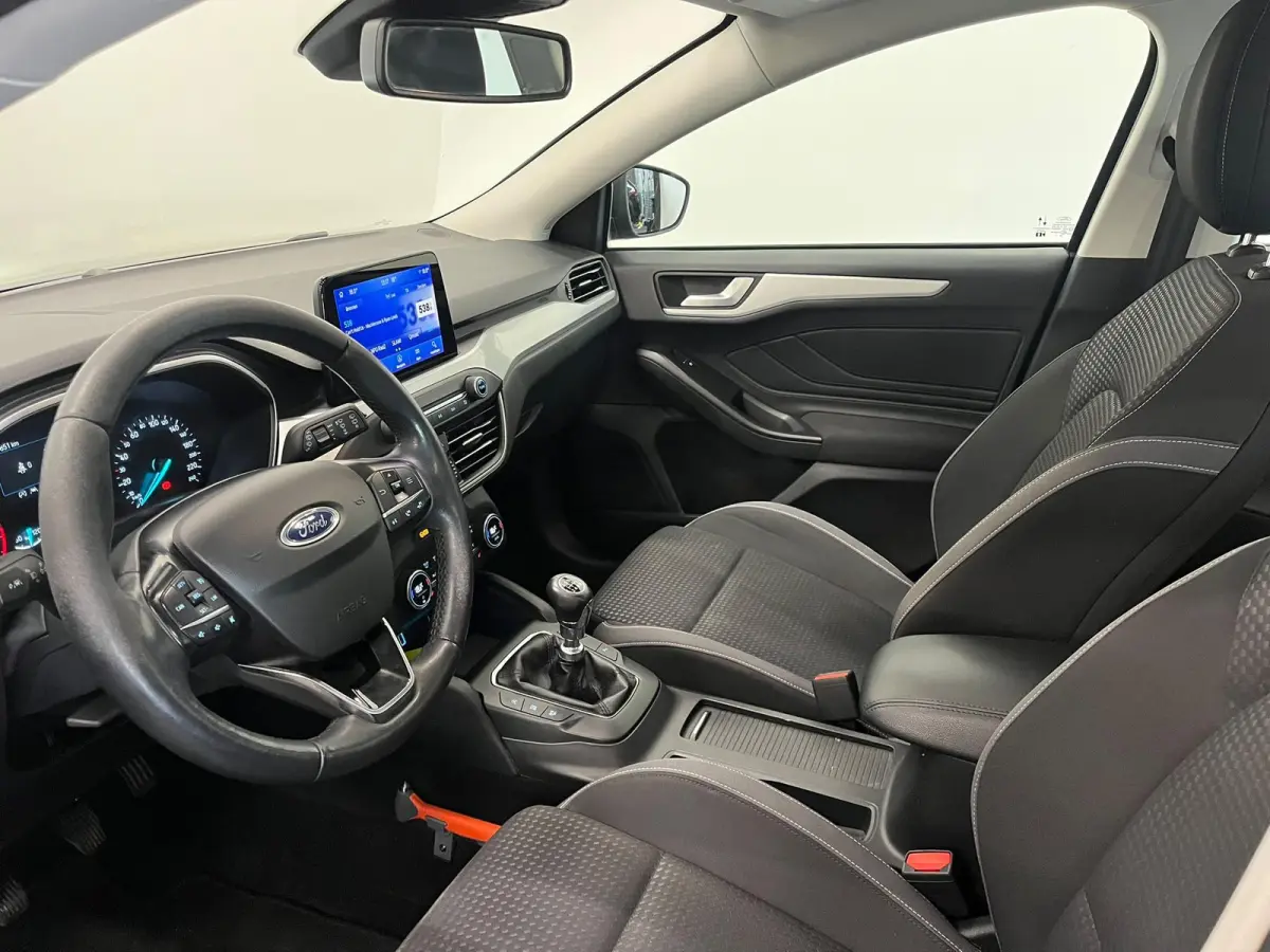 1.0 EcoBoost Trend Edition Business Trekhaak Navigatie Apple Carplay Android Auto Parkeerhulp Cruise Control Stoel-en stuurverwarming Climate Control Lichtmetalen velgen