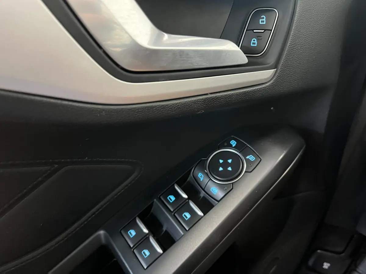 1.0 EcoBoost Trend Edition Business DEALER ONDERHOUDEN Trekhaak Navigatie Apple Carplay Android Auto Parkeerhulp Cruise Control Stoel en stuurverwarming Climate Control Lichtmetalen velgen
