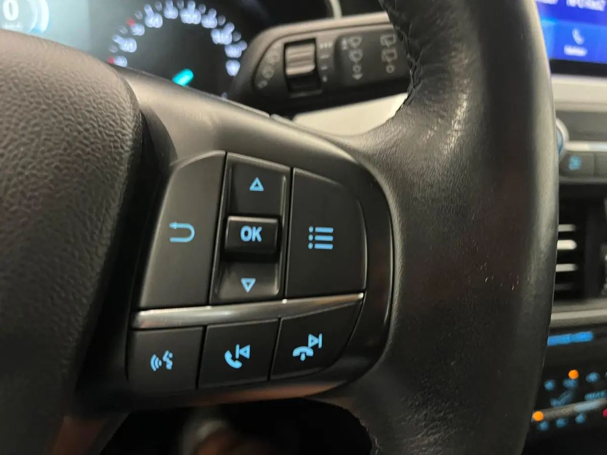 1.0 EcoBoost Trend Edition Business DEALER ONDERHOUDEN Trekhaak Navigatie Apple Carplay Android Auto Parkeerhulp Cruise Control Stoel en stuurverwarming Climate Control Lichtmetalen velgen