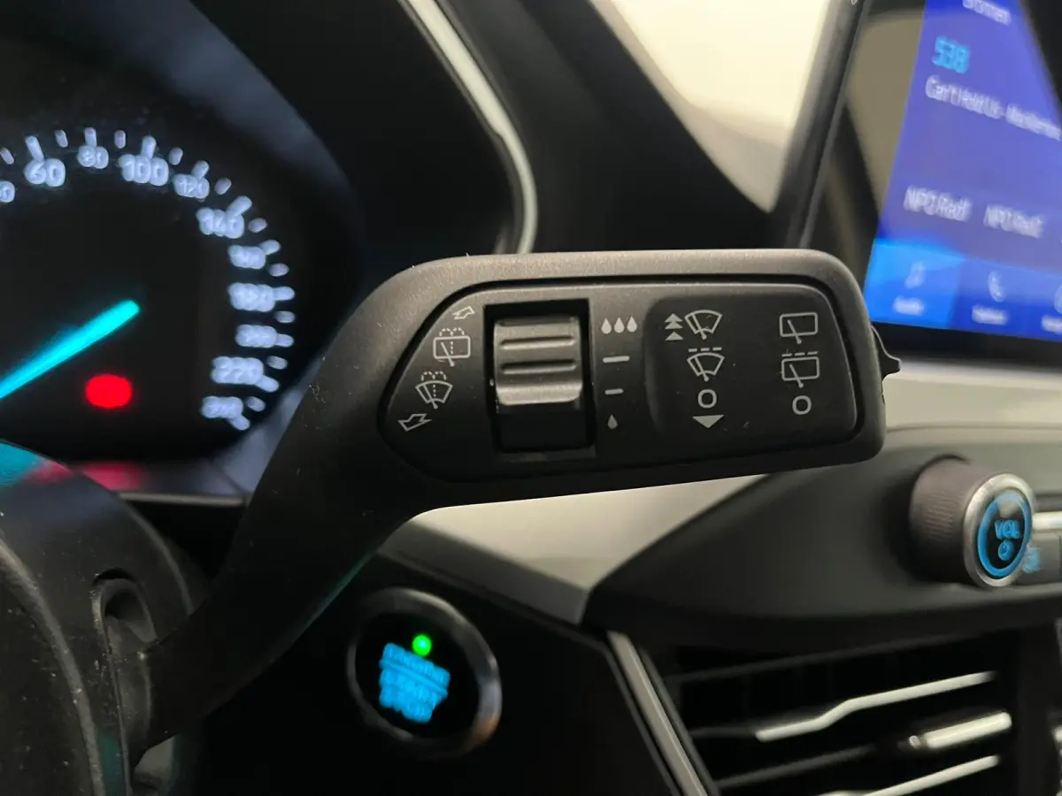 1.0 EcoBoost Trend Edition Business DEALER ONDERHOUDEN Trekhaak Navigatie Apple Carplay Android Auto Parkeerhulp Cruise Control Stoel en stuurverwarming Climate Control Lichtmetalen velgen