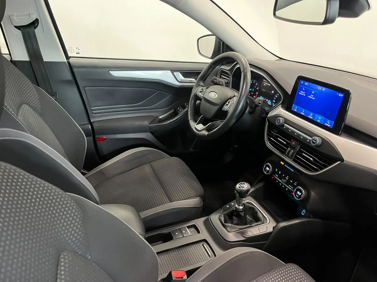 1.0 EcoBoost Trend Edition Business Trekhaak Navigatie Apple Carplay Android Auto Parkeerhulp Cruise Control Stoel-en stuurverwarming Climate Control Lichtmetalen velgen