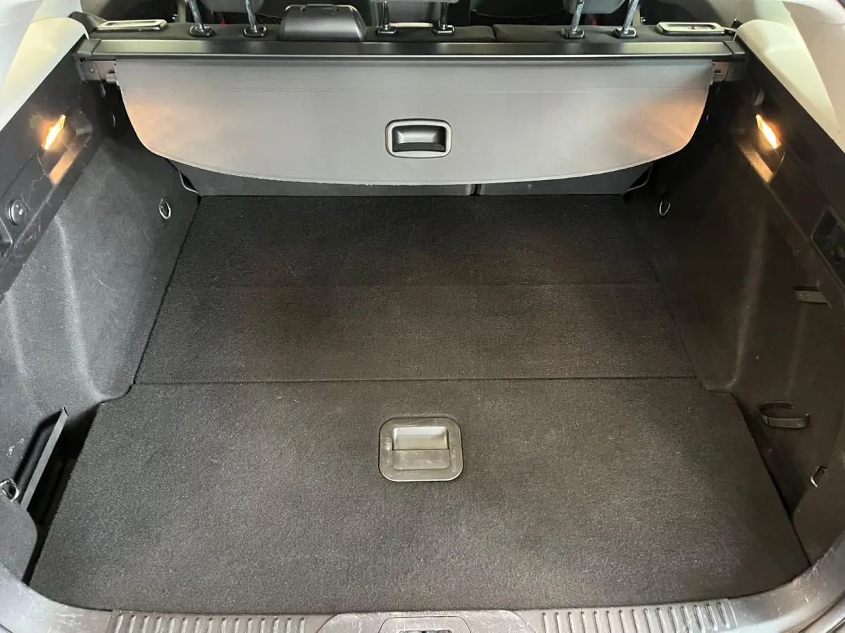 1.0 EcoBoost Trend Edition Business Trekhaak Navigatie Apple Carplay Android Auto Parkeerhulp Cruise Control Stoel-en stuurverwarming Climate Control Lichtmetalen velgen
