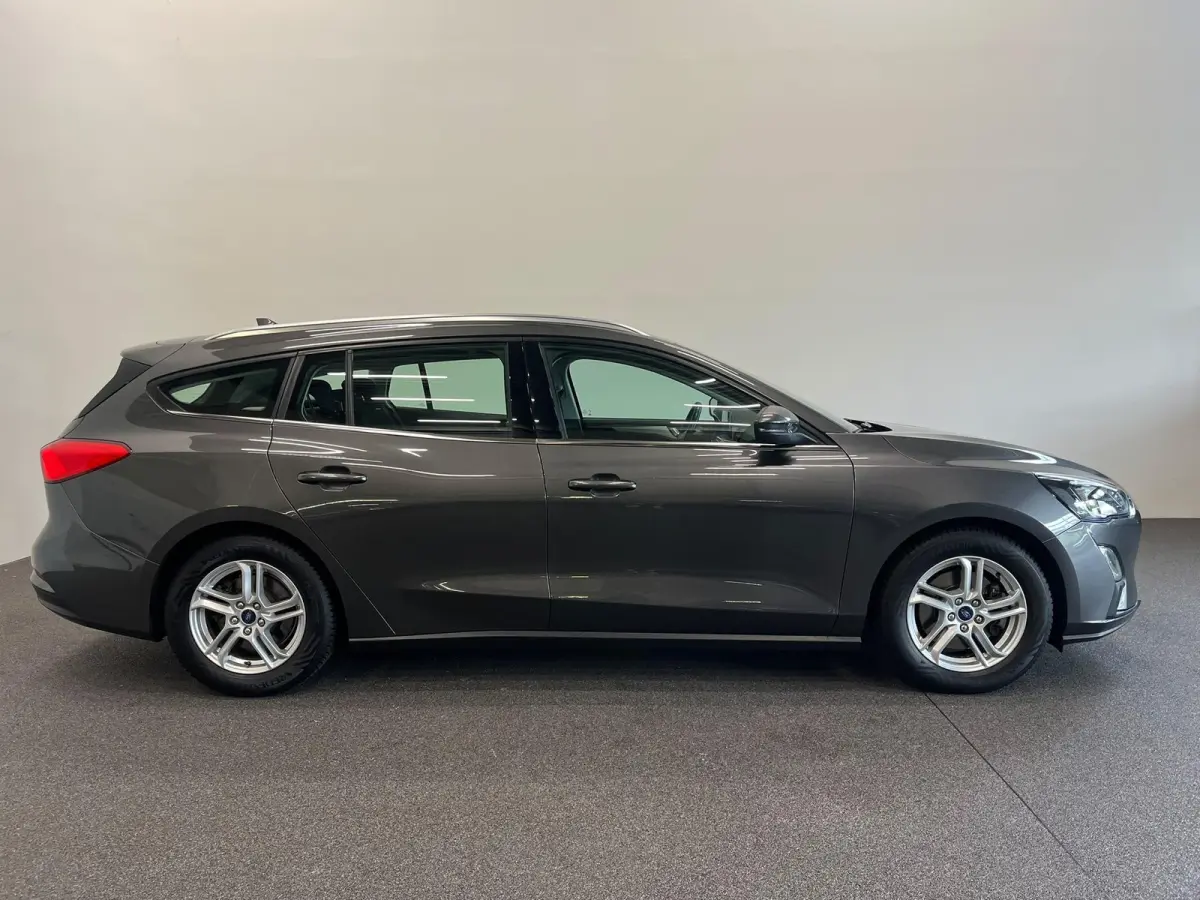 1.0 EcoBoost Trend Edition Business Trekhaak Navigatie Apple Carplay Android Auto Parkeerhulp Cruise Control Stoel-en stuurverwarming Climate Control Lichtmetalen velgen