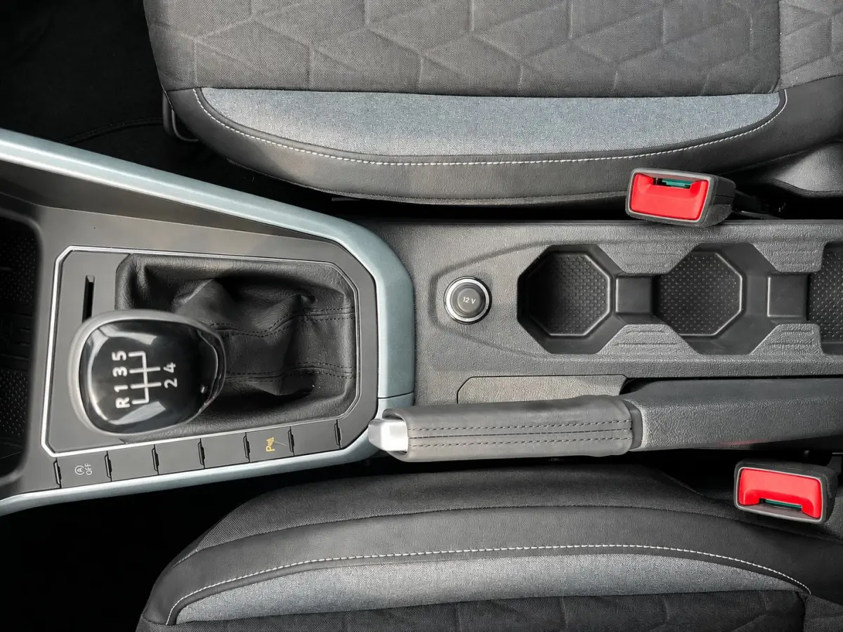 1.0 TSI Life Camera Stoelverwarming Navigatie Digital Cockpit DAB  Active Cruise Control Parkeersensoren LED koplampen  Climate Control Apple Carplay