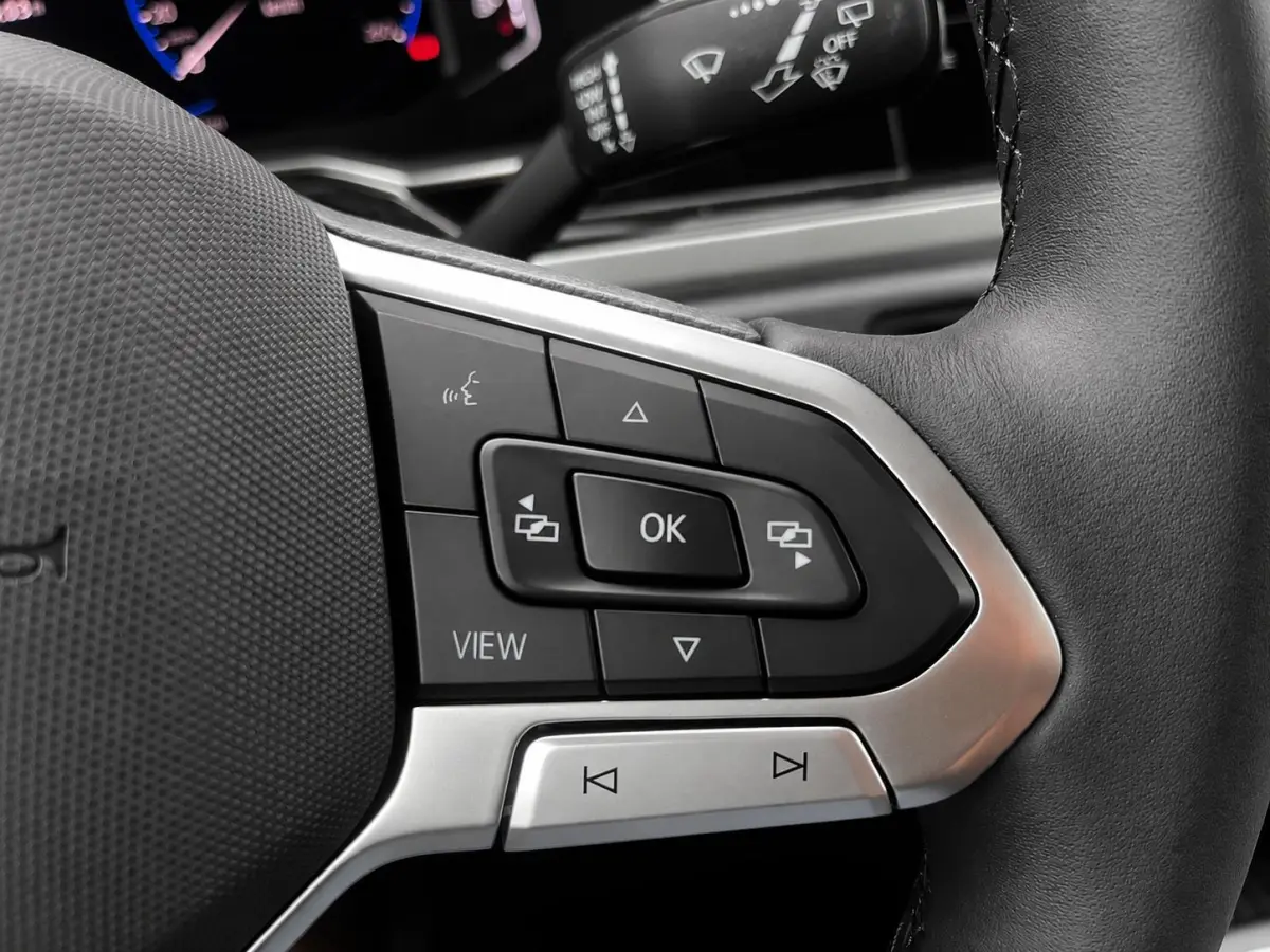 1.0 TSI Life Camera Stoelverwarming Navigatie Digital Cockpit DAB  Active Cruise Control Parkeersensoren LED koplampen  Climate Control Apple Carplay