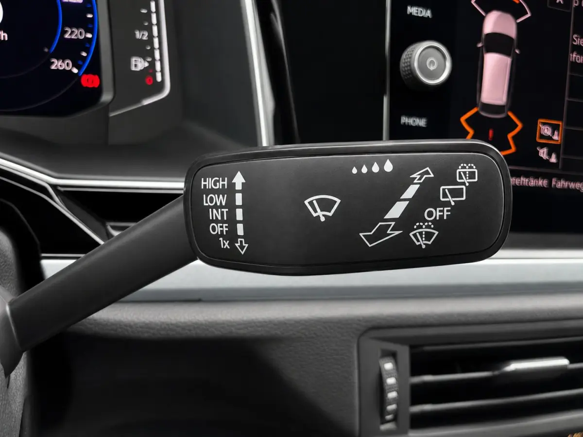1.0 TSI Life Camera Stoelverwarming Navigatie Digital Cockpit DAB  Active Cruise Control Parkeersensoren LED koplampen  Climate Control Apple Carplay
