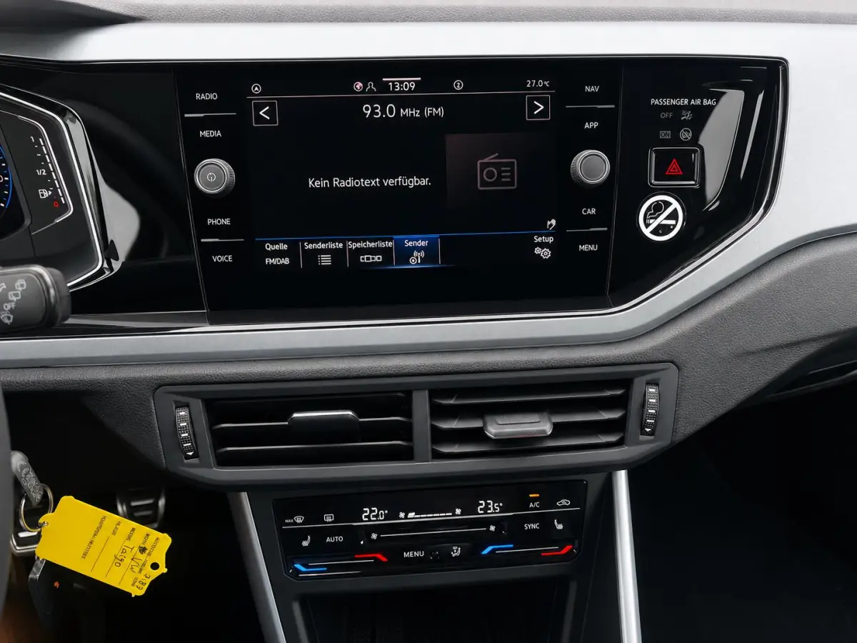 1.0 TSI Life Camera Stoelverwarming Navigatie Digital Cockpit DAB  Active Cruise Control Parkeersensoren LED koplampen  Climate Control Apple Carplay