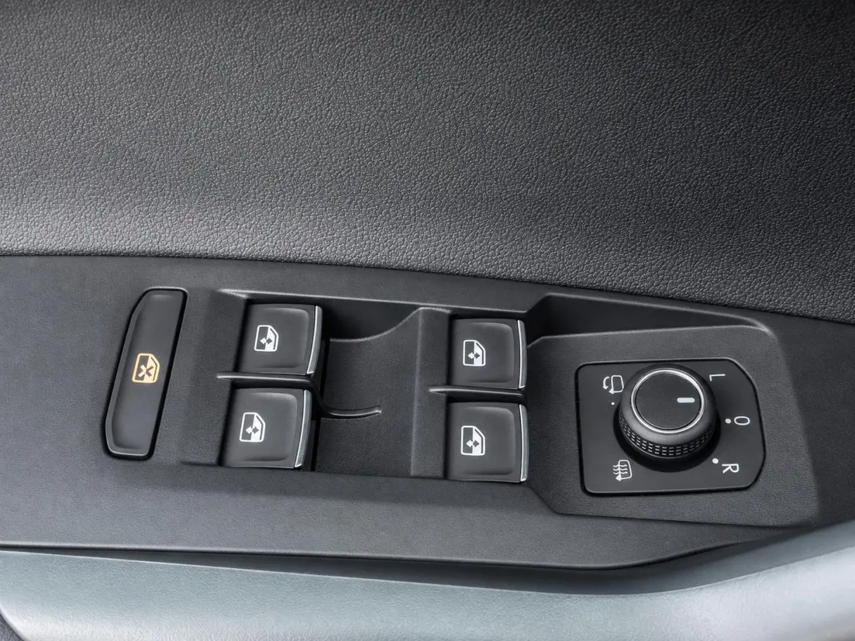 1.0 TSI Life Camera Stoelverwarming Navigatie Digital Cockpit DAB  Active Cruise Control Parkeersensoren LED koplampen  Climate Control Apple Carplay